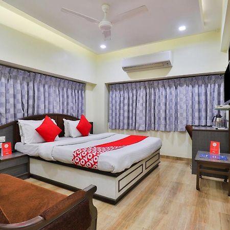 Oyo 17117 Hotel Rainbow วาโดดารา ภายนอก รูปภาพ