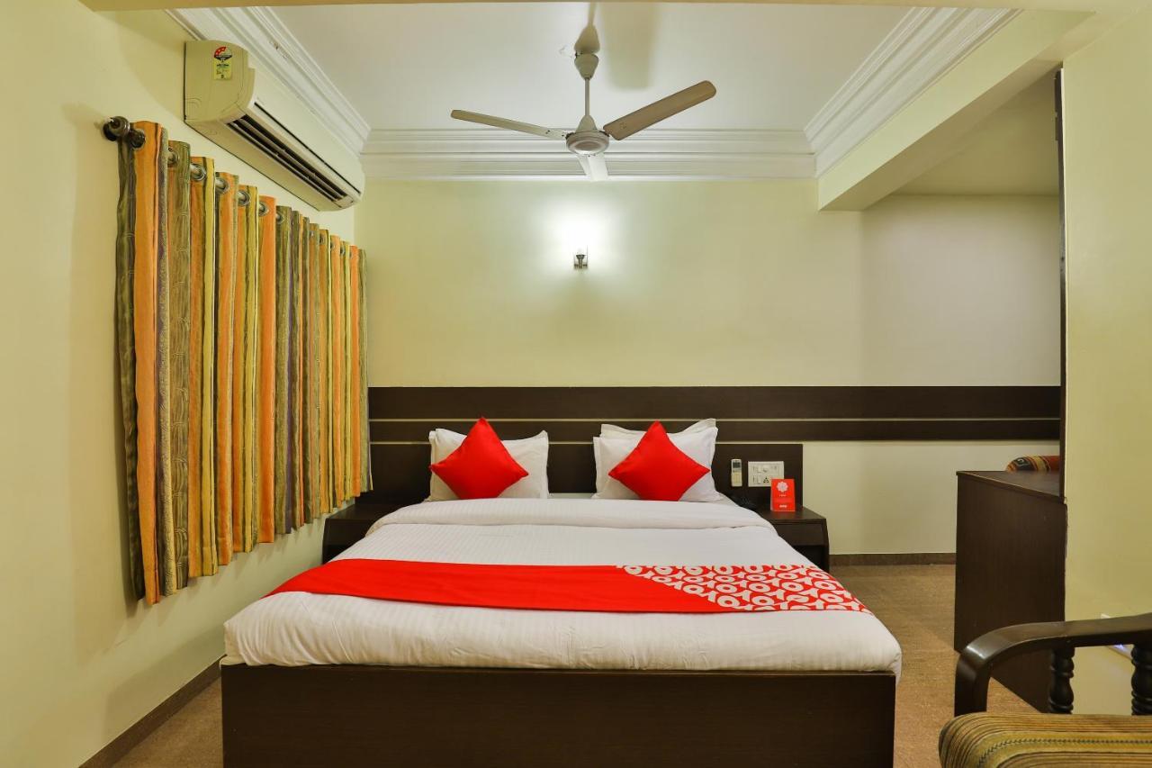 Oyo 17117 Hotel Rainbow วาโดดารา ภายนอก รูปภาพ