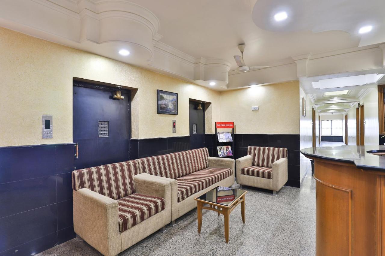 Oyo 17117 Hotel Rainbow วาโดดารา ภายนอก รูปภาพ