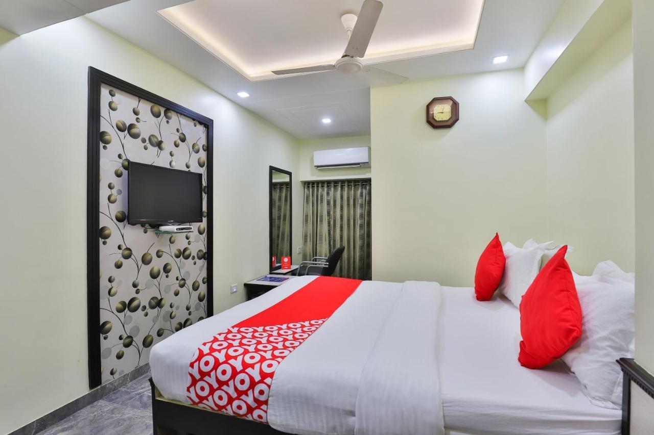 Oyo 17117 Hotel Rainbow วาโดดารา ภายนอก รูปภาพ