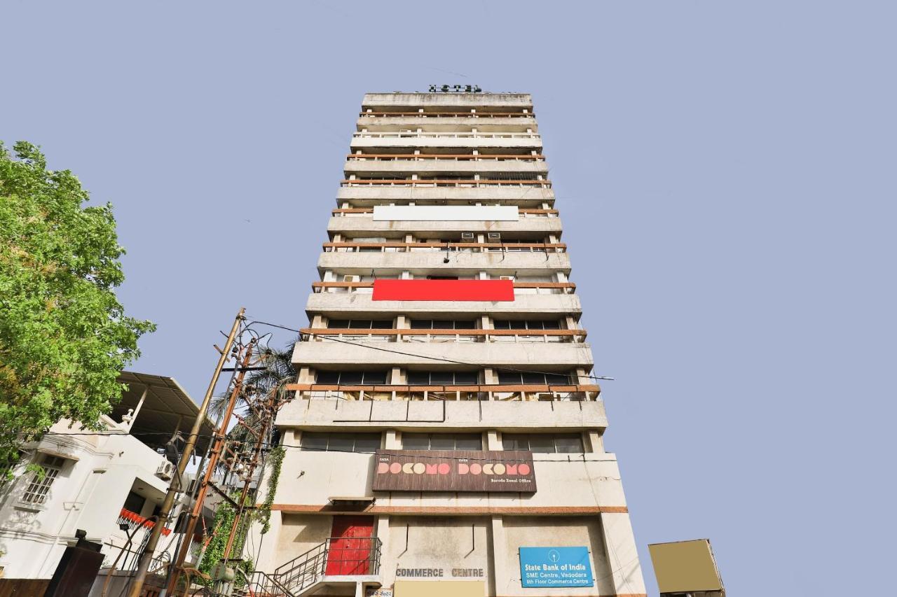 Oyo 17117 Hotel Rainbow วาโดดารา ภายนอก รูปภาพ