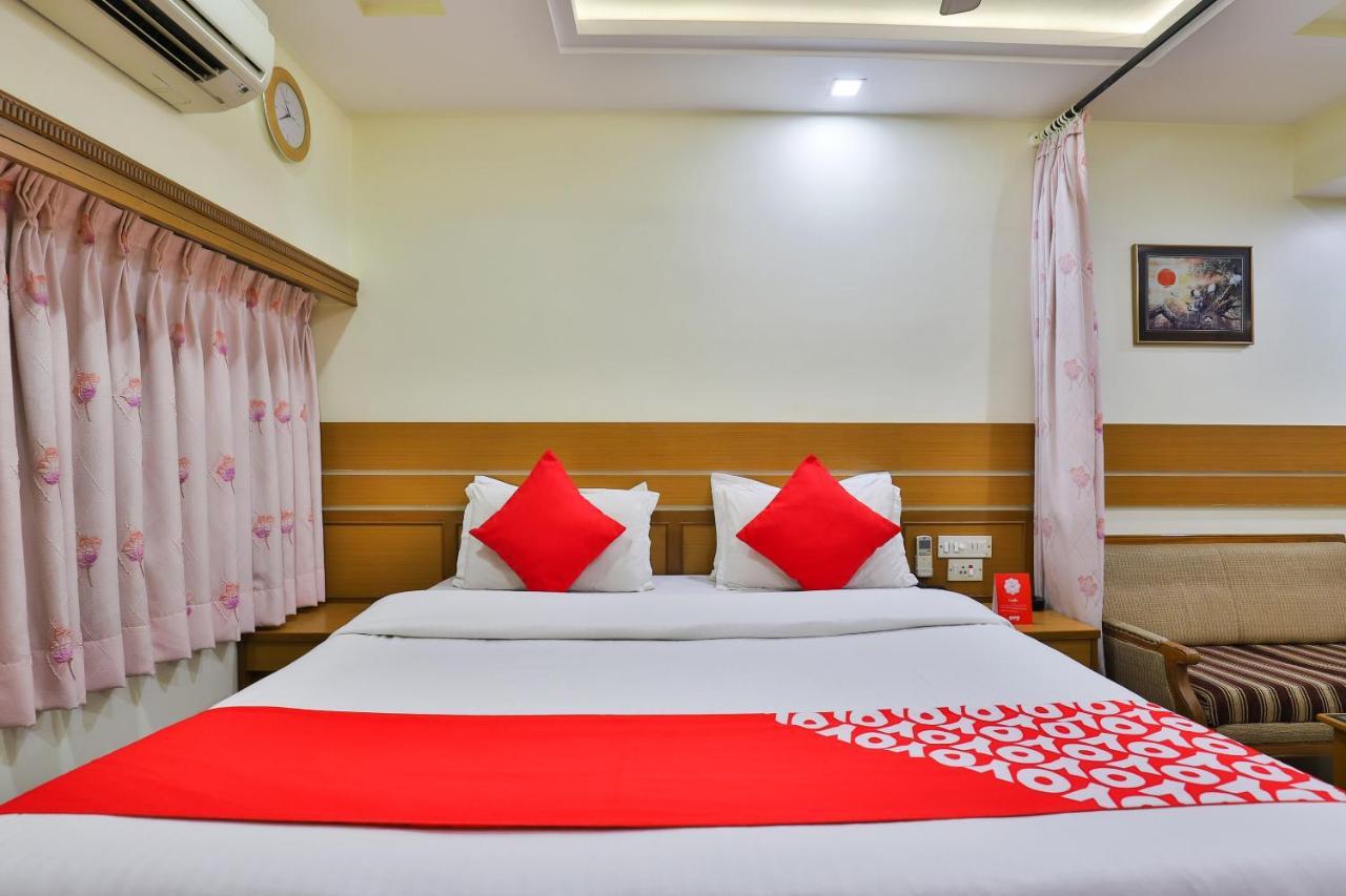 Oyo 17117 Hotel Rainbow วาโดดารา ภายนอก รูปภาพ
