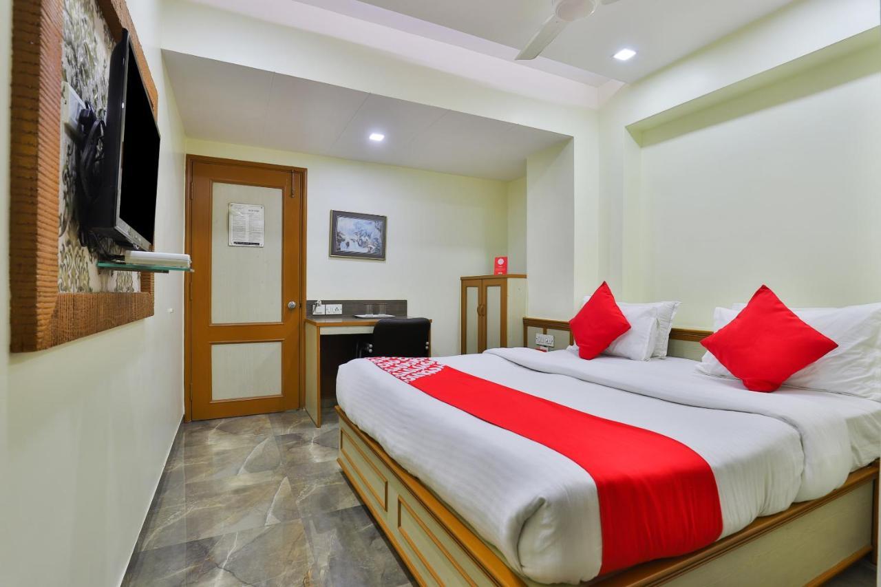Oyo 17117 Hotel Rainbow วาโดดารา ภายนอก รูปภาพ