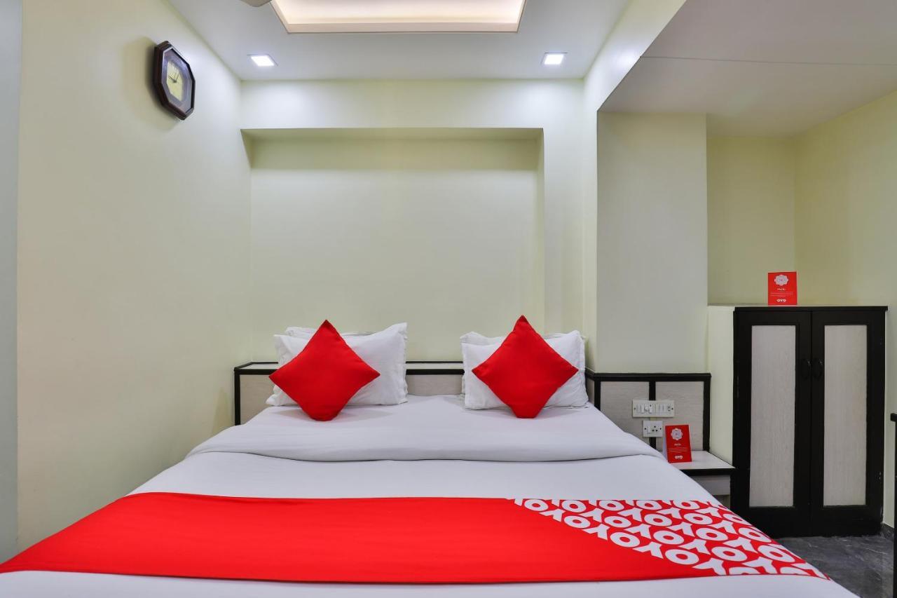Oyo 17117 Hotel Rainbow วาโดดารา ภายนอก รูปภาพ