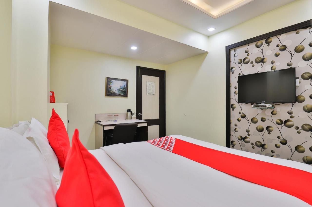 Oyo 17117 Hotel Rainbow วาโดดารา ภายนอก รูปภาพ