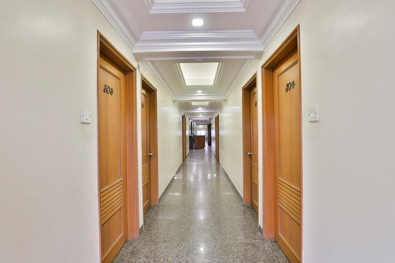 Oyo 17117 Hotel Rainbow วาโดดารา ภายนอก รูปภาพ