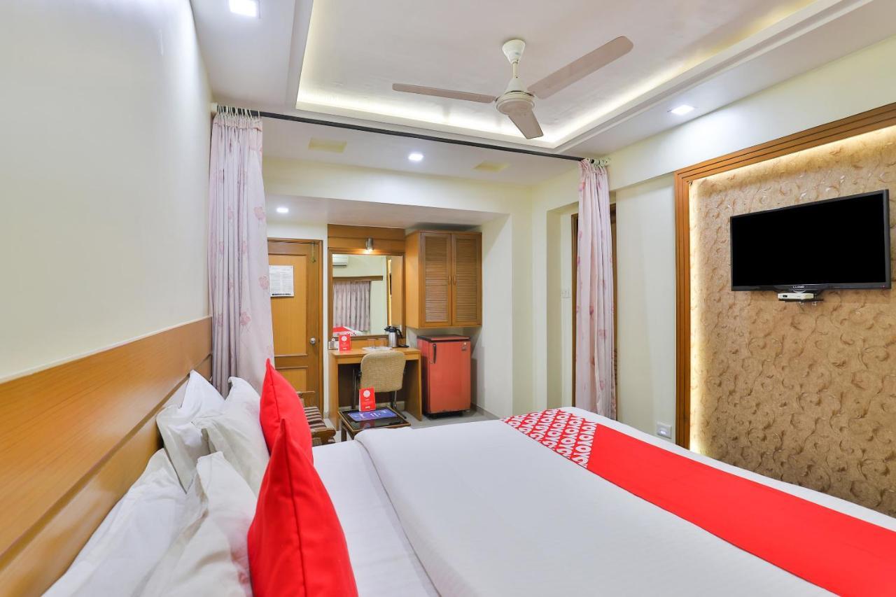 Oyo 17117 Hotel Rainbow วาโดดารา ภายนอก รูปภาพ
