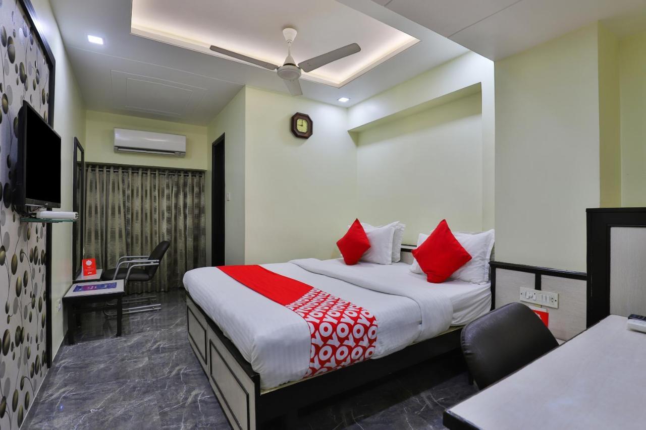 Oyo 17117 Hotel Rainbow วาโดดารา ภายนอก รูปภาพ