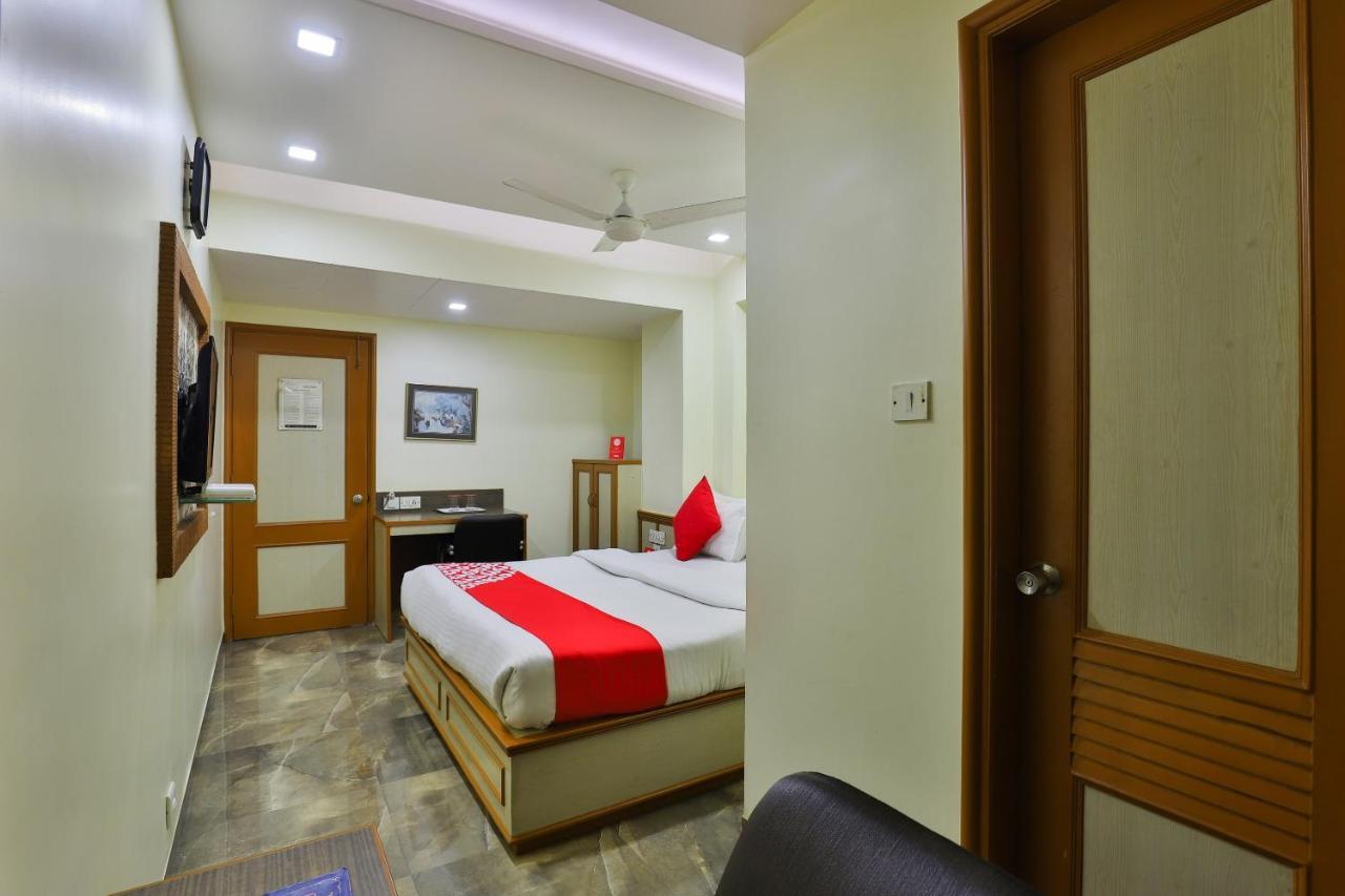 Oyo 17117 Hotel Rainbow วาโดดารา ภายนอก รูปภาพ