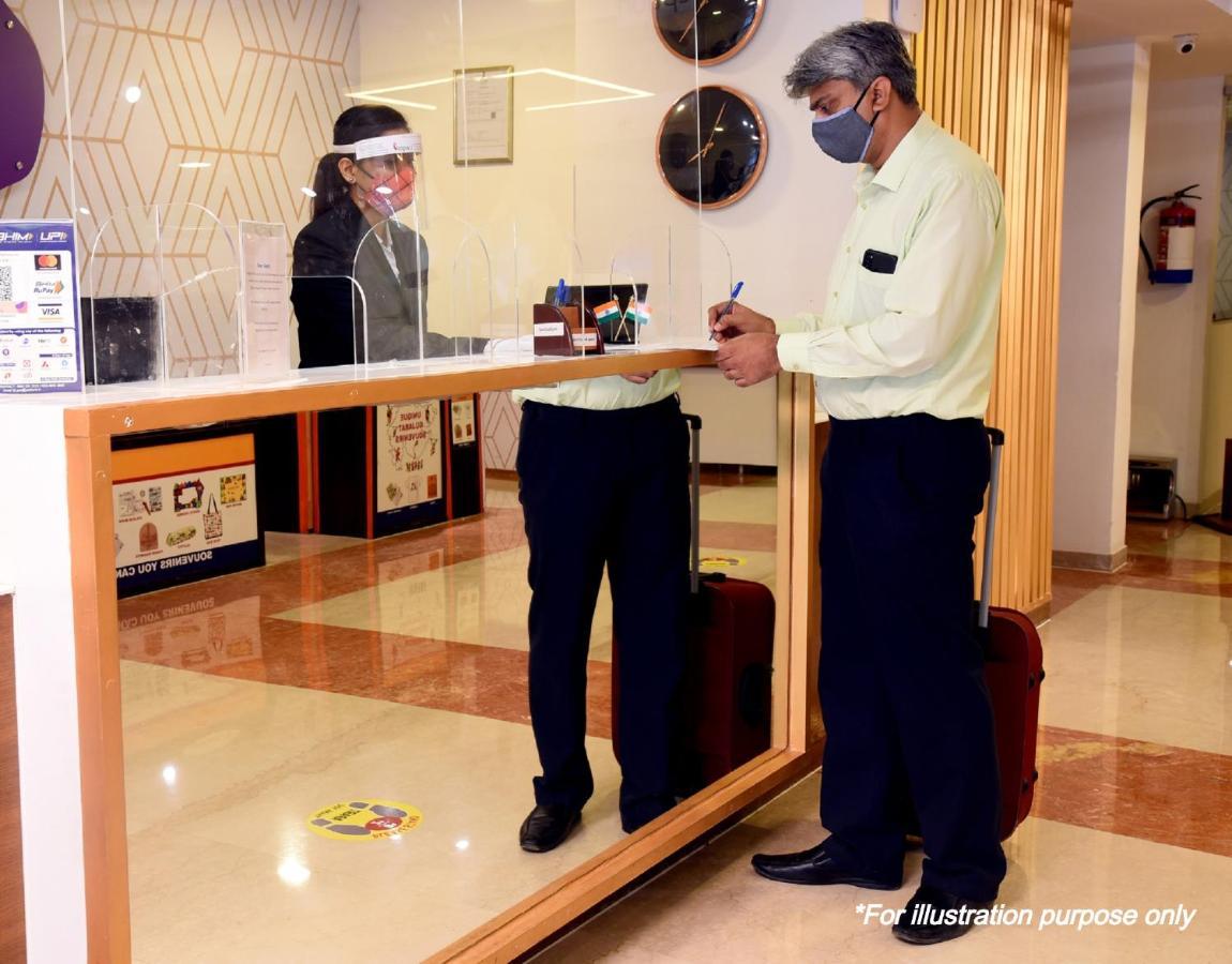Oyo 17117 Hotel Rainbow วาโดดารา ภายนอก รูปภาพ