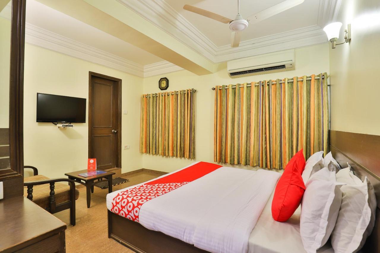 Oyo 17117 Hotel Rainbow วาโดดารา ภายนอก รูปภาพ